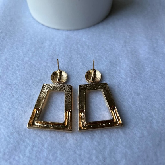 Hammered Gold Tone Post Acrylic Trapezoid Earrings - Picture 4 of 4